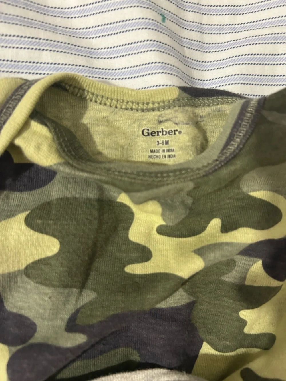 Gerber Baby Bodysuit Set in Gray, White & Green Dino/Camo Prints. Size 3-6M